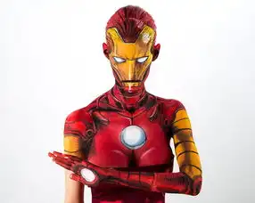 加拿大女子逼真cosplay人体彩绘变漫画人物