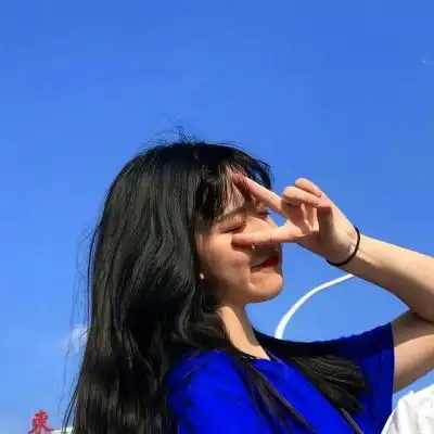 女生淡蓝色动漫头像