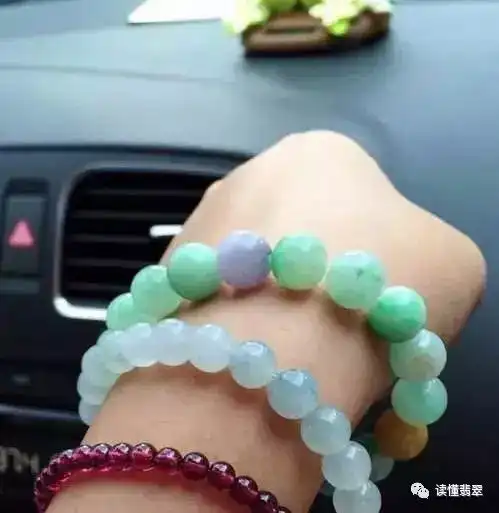 彩色翡翠珠子选购指南款式与保养方法一应俱全