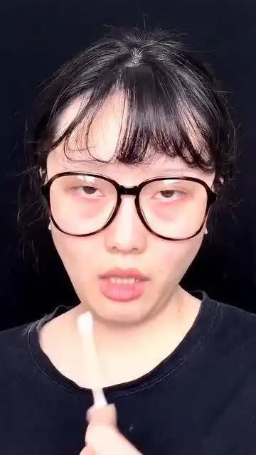 素颜平平无奇,叼根火柴立马变小说里的病娇男,这是不准备给女生留活路了