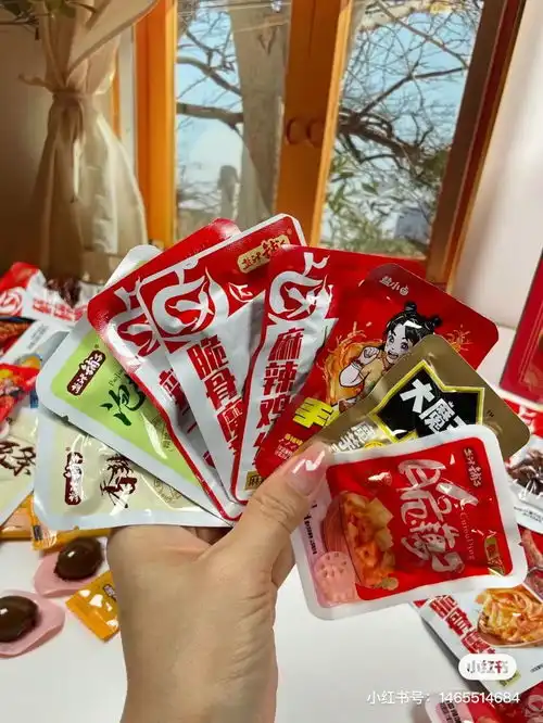 零食很忙们,托起量贩系品牌