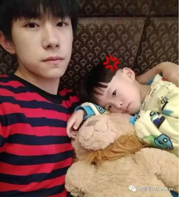 易烊千玺对他花式宠爱,粉丝们大呼吃醋啦