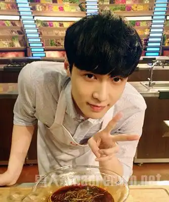 邻家男孩张艺兴韩系可爱发型推荐