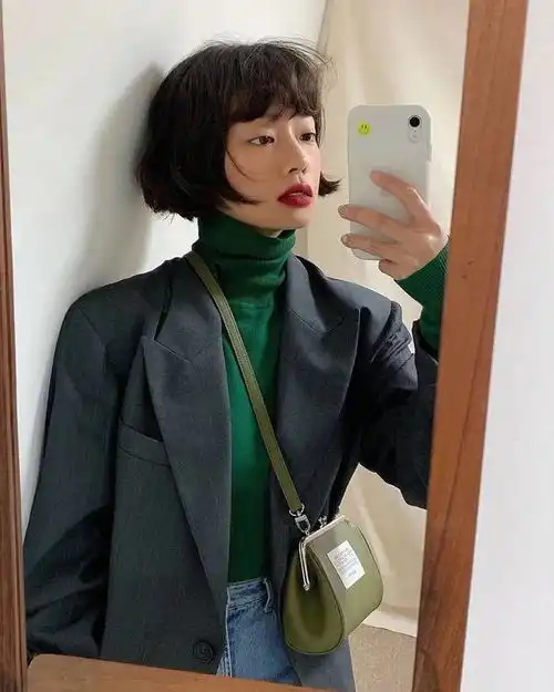 短发女生的穿搭技巧mark一下韩系风穿搭甜美又利落,超美的