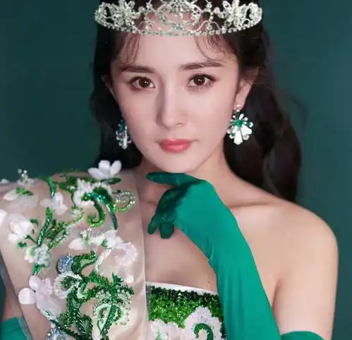 当4位女星戴上皇冠,杨幂最高贵赵丽颖最典雅,迪丽热巴最惊艳