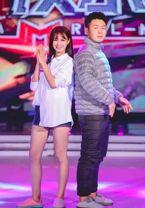 沈梦辰和杜海涛真是越来越相配,同框跳舞的时候,更有cp感