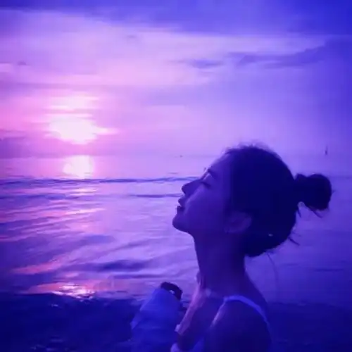 紫色超甜的女生头像,美女女生看过来