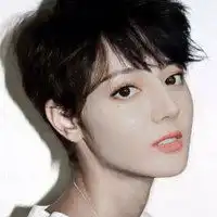 短发40岁左右女性背影微信头像