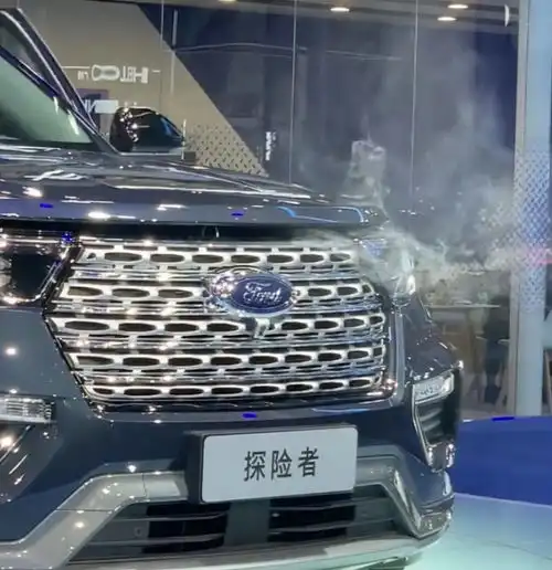 这是真火了广州车展现场,福特探险者机舱冒烟