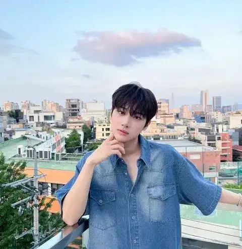 韩国丑系男爱豆因整容太成功而出圈网友感叹前后简直大变活人