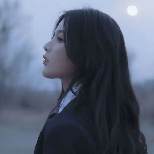 清冷气质女生头像今年冬天有在下雪