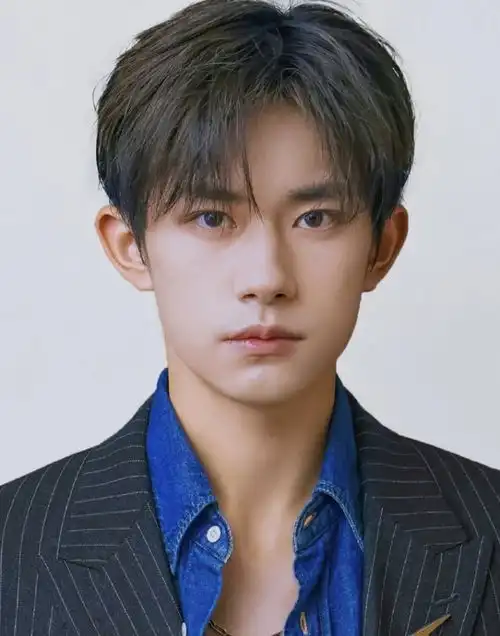 推荐易烊千玺头像背景图