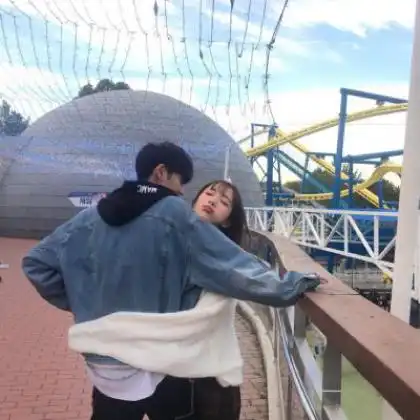 亲吻甜蜜情侣yy头像图片,没有突然我是一直很想你