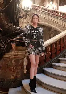 古力娜扎尽展飒美摩登魅力,黑色系霸占巴黎时装周秀场