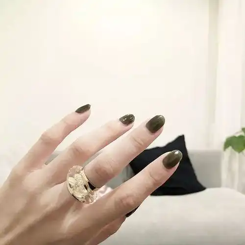 最适合秋季的纯色系美甲