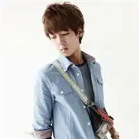 微笑阳光男头像