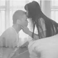 情侣头像捧花的捧花遮脸的情侣头像