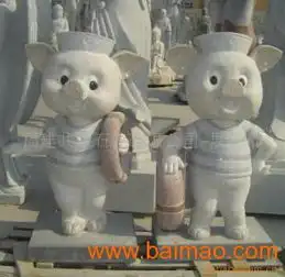 可爱的卡通猪头像雕塑