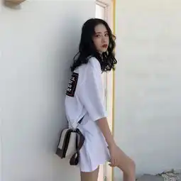 想知道这个网红小姐姐是谁她的微博名谢谢