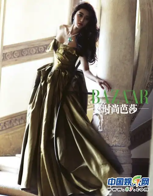 范冰冰携全裸男拍照持铁链锁住猛男口味重