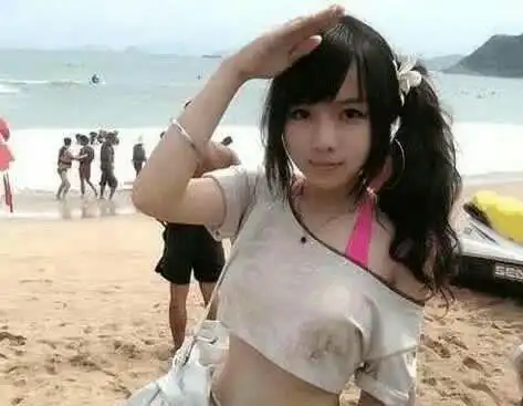 搞笑美女系列摩托车超载就算了,拉的还都是美女,亮点已标出