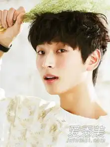 2015男生萌帅短发图片阳光潮男范儿