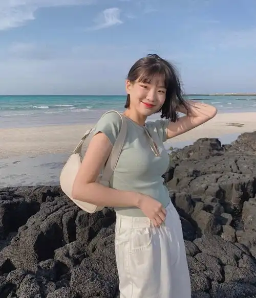 今天就为大家盘点一下那些适合出游的时尚造型