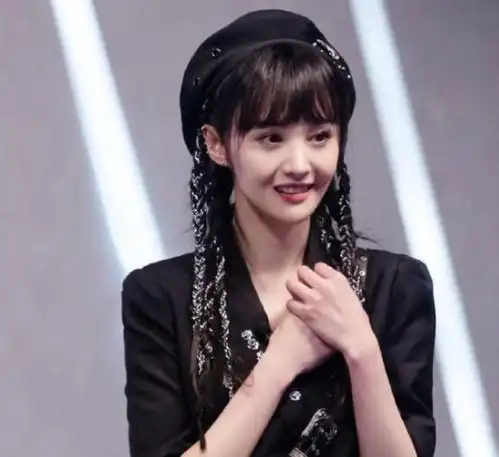 西装女头像动漫张恒