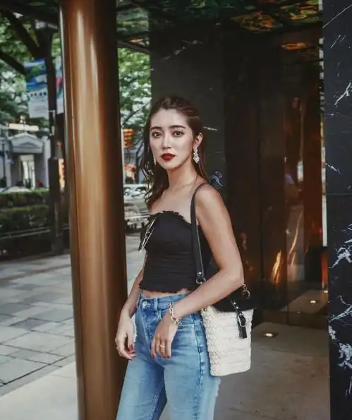 日本模特大口智慧美,ins拥有高人气,复古港味演绎日系穿搭