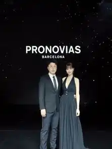 杜海涛太幸福了,沈梦辰穿t恤配粉色皮裙,超长漫画腿真吸睛