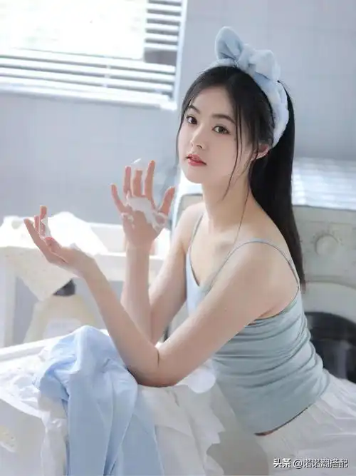 洗衣房蓝色系少女写真可爱满满,给人一种很清凉的感觉