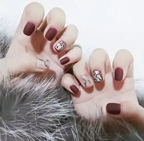 时髦精们冬日必备的石纹美甲,每一款都让人惊艳