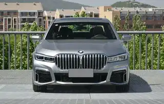 气势源自大鼻孔,近600匹马力叫板奔驰s级,多少女孩想坐它里面哭