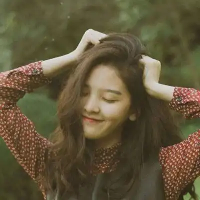 ins微丧女生头像我在流泪打字,你却以为我在笑