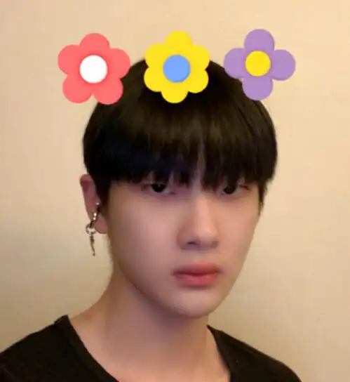 曝当红小奶狗男星和女星谈恋爱,两人聊天尺度非常大,女方体毛多