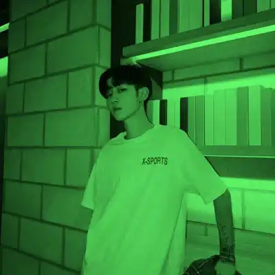 清新绿色系卡通头像男褐