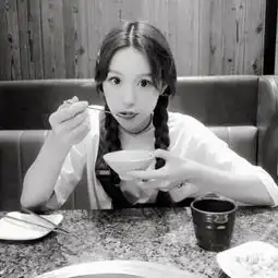 头像黑色系冷酷情头章子