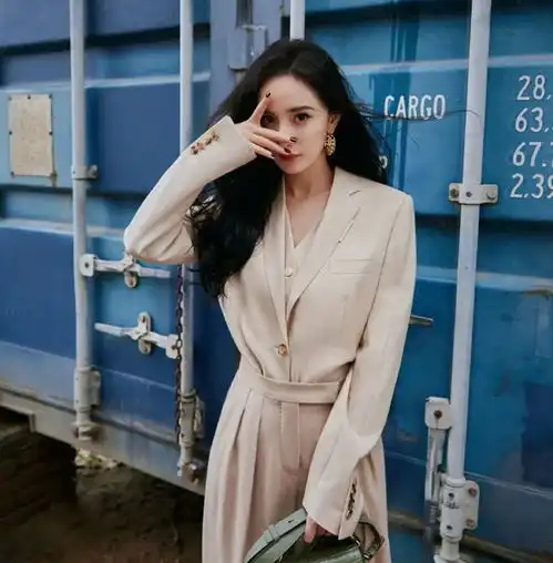 聪明女人美甲不需要太多色彩,认准这种高级色,十年都不过时