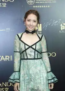 郭碧婷终于高调一回,穿透视长裙大秀好身材,堪称最保守的性感