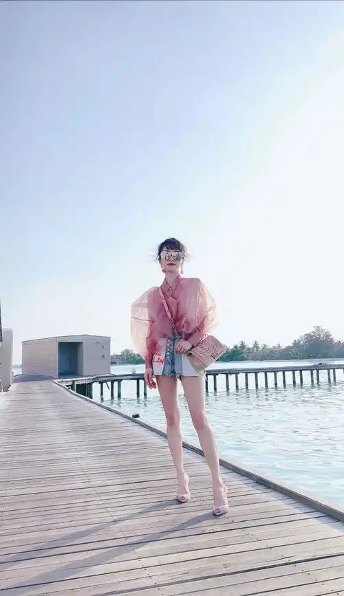 最有气质的俞飞鸿,就因为一条裤子,败给了李念
