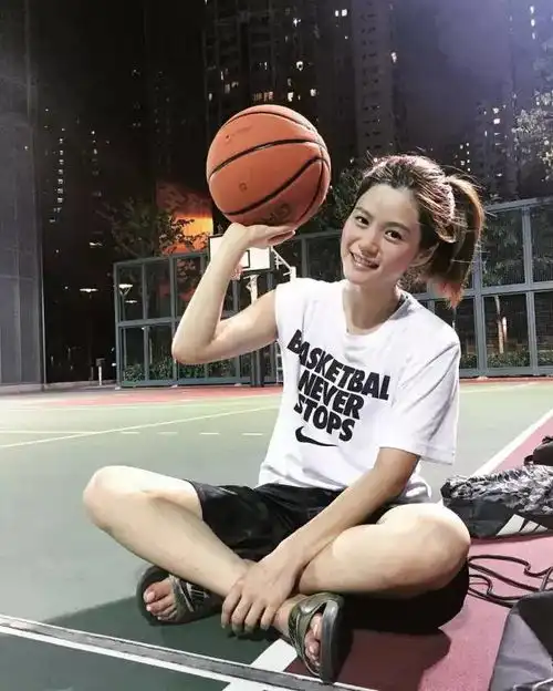 她就是灌篮高手中的真人版晴子篮球界的3分球女神