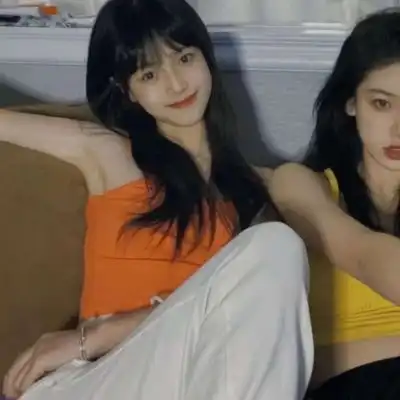 闺蜜双人一左一右搞怪好看头像还是一如既往地酷