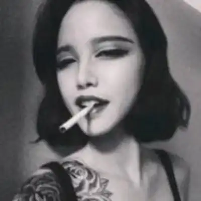 qq霸女生抽烟头像超拽