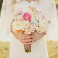 求捧花的女生头像