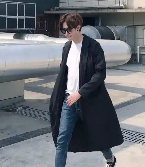 冬季男士黑色羊毛呢大衣如何搭配各类单品让自己更加的出彩