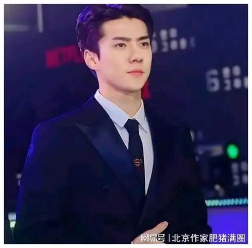 吴世勋自带贵族气质,可奶可盐可甜,阳光帅气迷人十足呢