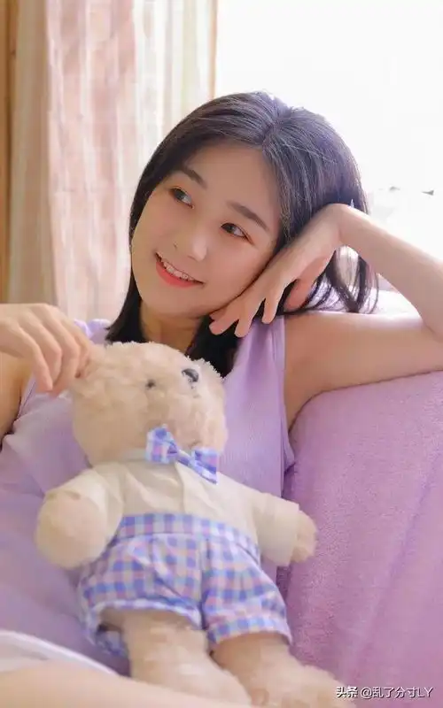 韩系女生热裤长腿写真