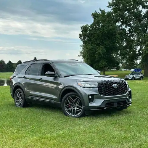 新款福特探险者st北美亮相,主打简洁实用,配3.0t10at