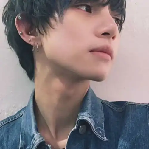带卫衣的卡通男生头像头