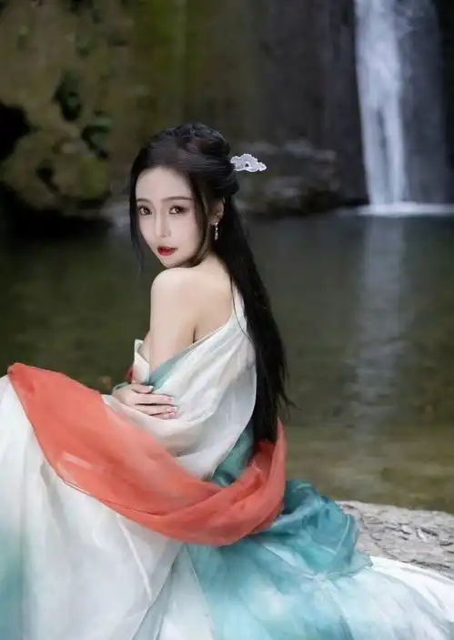 美女写真古装俏佳人花间酒田园美拍,身材妖娆眉目多情